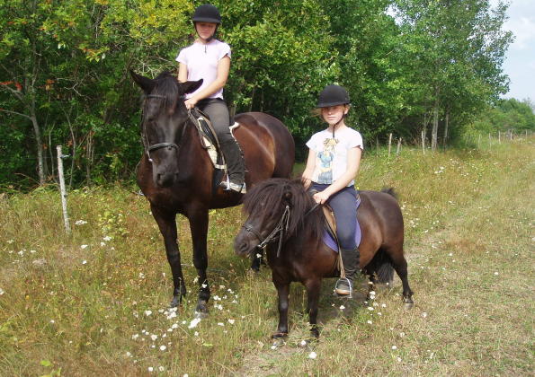 SUUR JA VÄIKE MATKAL-Eveli ja Helen oma hobustega